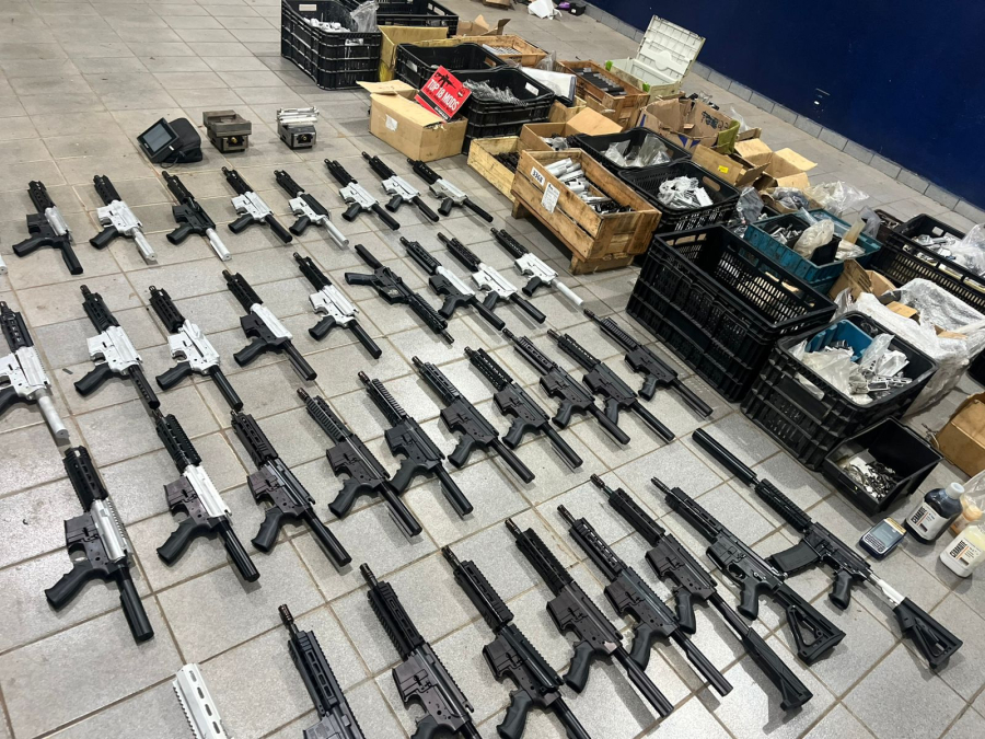 POLÍCIA MILITAR E POLÍCIA FEDERAL DESMANTELAM FÁBRICA CLANDESTINA DE ARMAS EM AMERICANA/SP