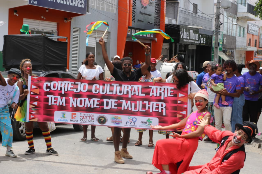 RIACHO DAS PEDRINHAS REALIZA CORTEJO CULTURAL “ARTE TEM NOME DE MULHER” EM FILADÉLFIA