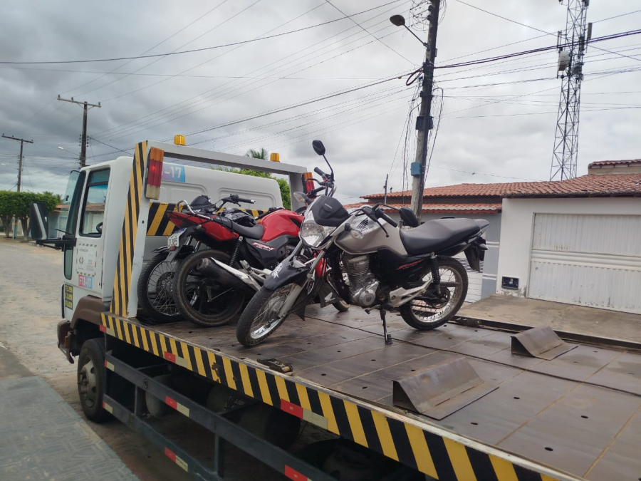 PM apreende três motocicletas por direção perigosa em Filadélfia