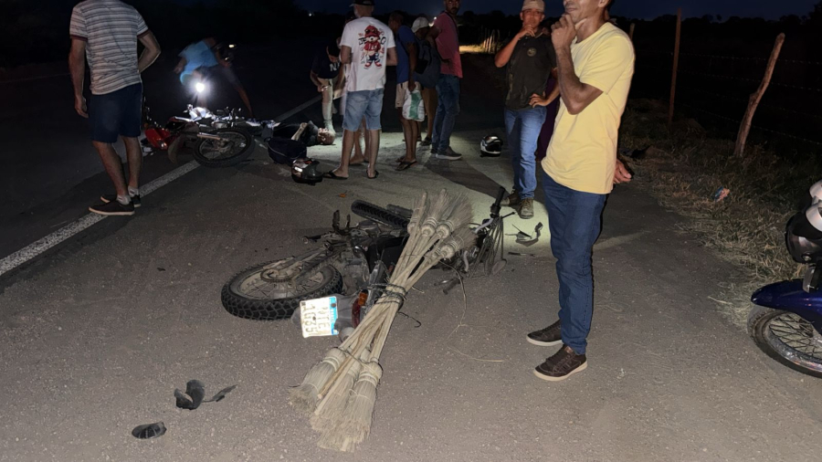 Acidente entre duas motocicletas deixa feridos na BR-407, em Filadélfia