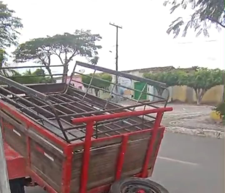 REBOQUE VERMELHO É ROUBADO NO DISTRITO DE TIJUAÇU 🚨