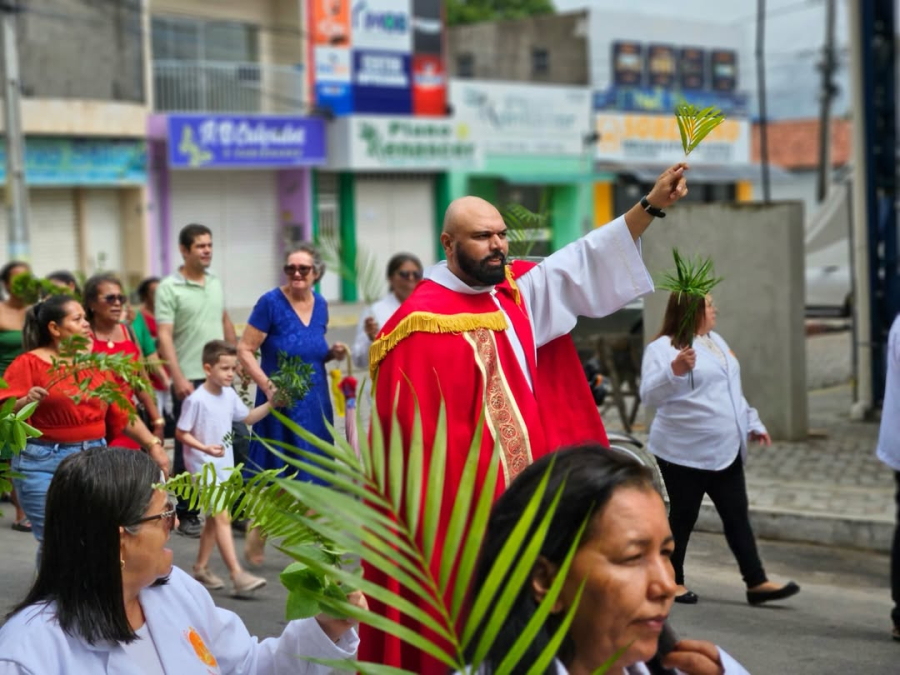 Paróquia de São Sebastião realiza caminhada e celebração no Domingo de Ramos em Filadélfia