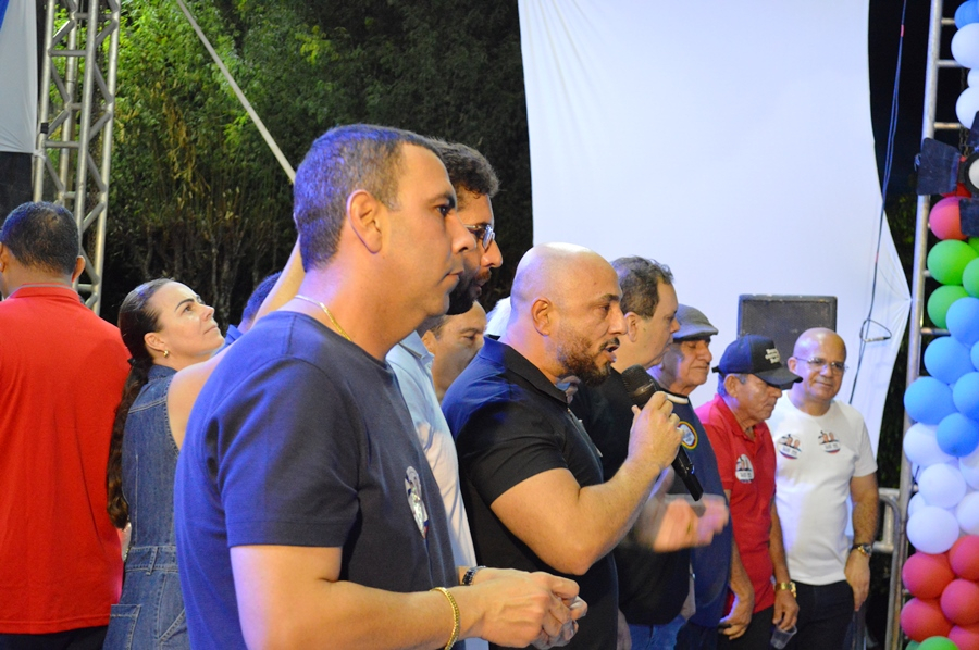 Grande arrastão reúne multidão em Filadélfia com presença de lideranças e candidatos